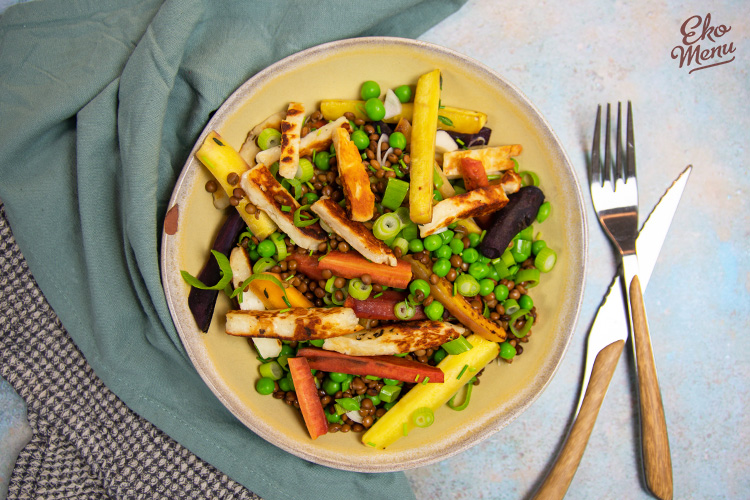 Gezonde linzensalade met halloumi